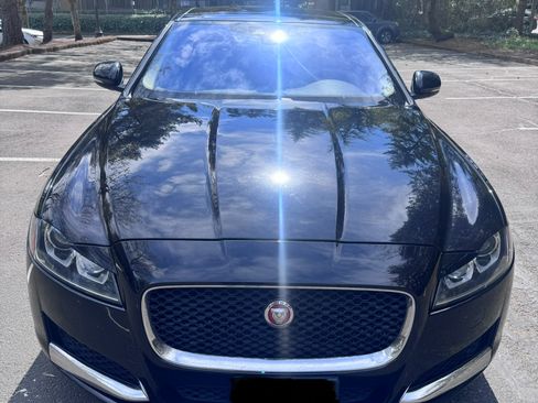 Used 2017 Jaguar XF Premium image 2