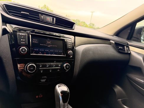 Used 2019 Nissan Rogue Sport S FWD image 12
