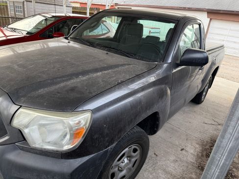 Used 2013 Toyota Tacoma 2WD Regular Cab image 2