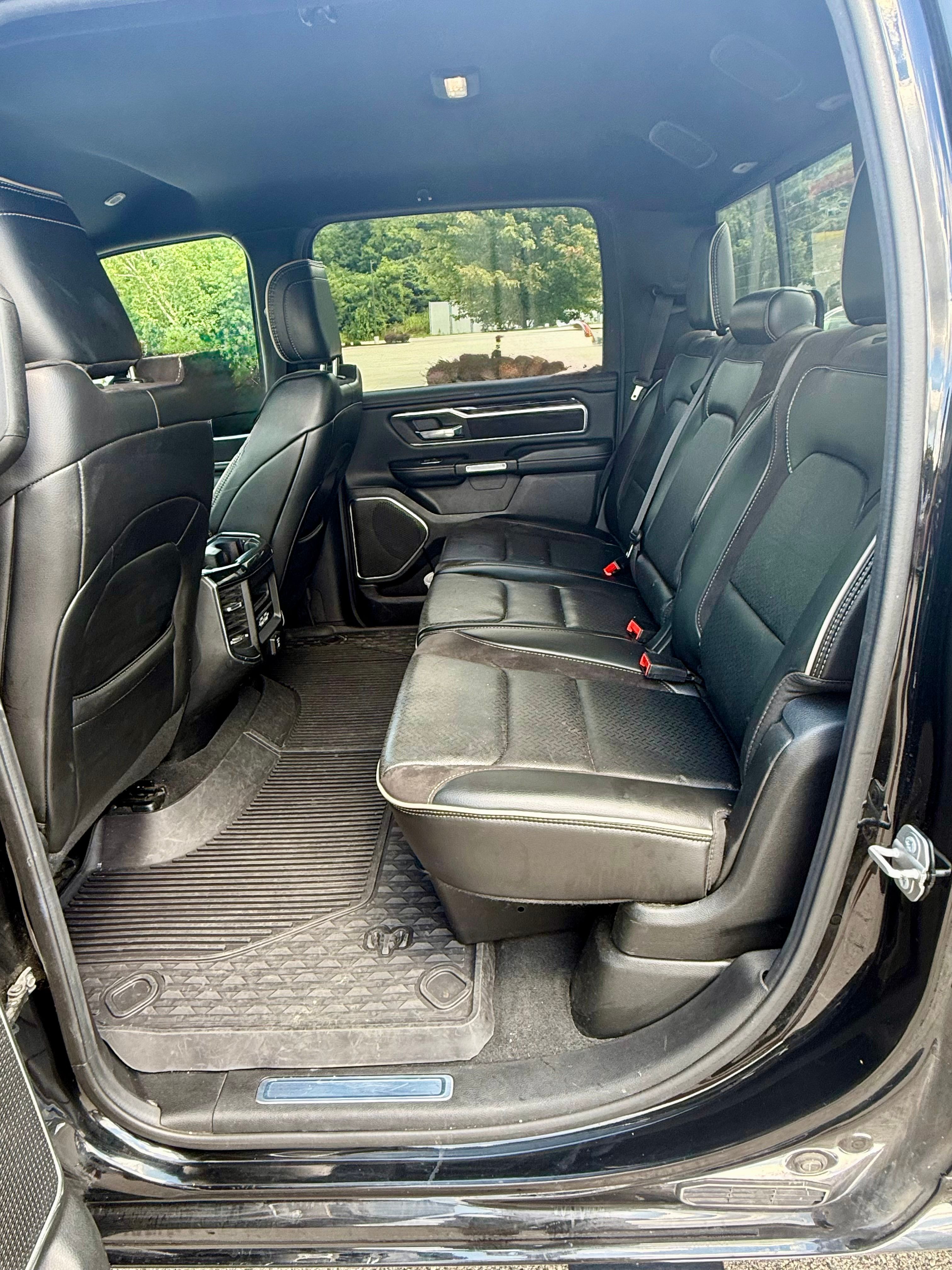 Used 2019 RAM 1500 Laramie w/ Sport Appearance Package AWD/4WD image 11