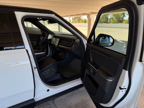 Used 2023 Rivian R1S Adventure AWD/4WD image 21