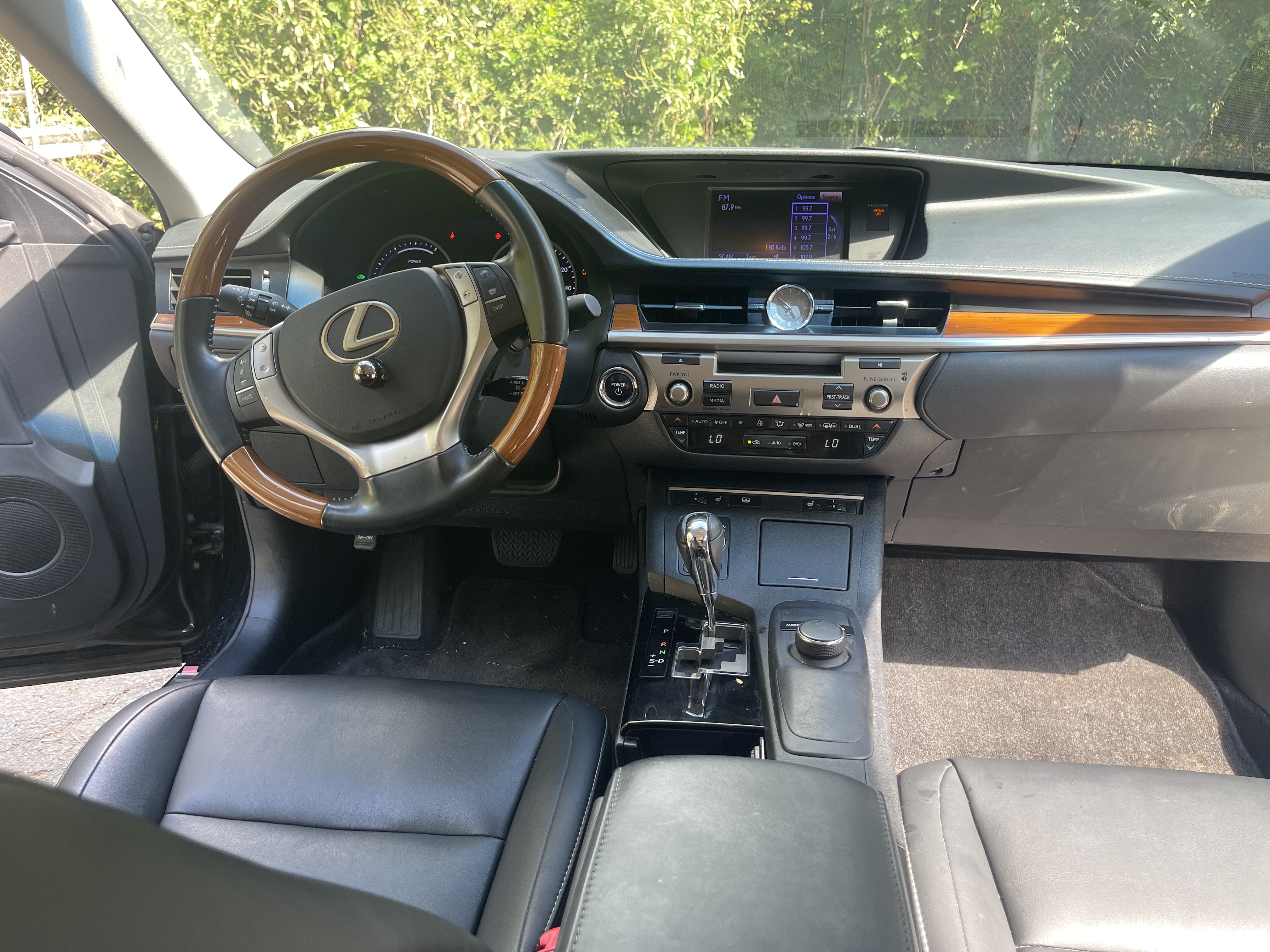 Used 2013 Lexus ES 300h w/ Premium Pkg FWD image 16