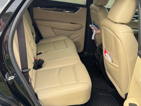 Used 2019 Cadillac XT5 AWD image 5