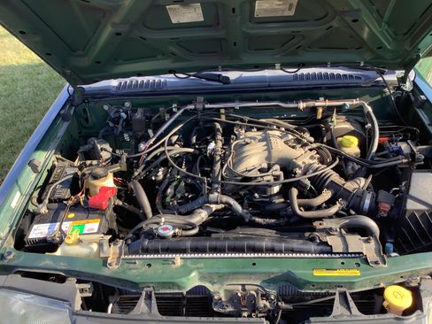 Used 2001 Nissan Xterra SE image 18