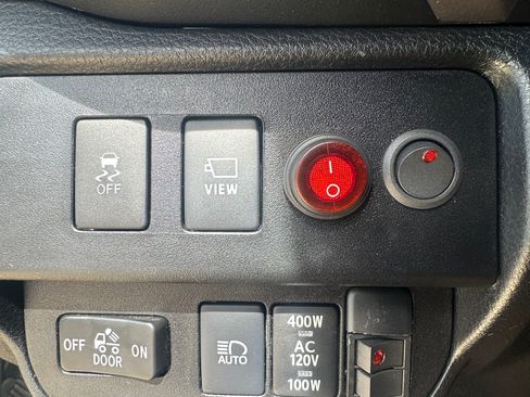 Used 2021 Toyota Tacoma Limited image 5