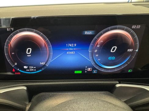 Used 2022 Mercedes-Benz EQB 300 4MATIC image 10