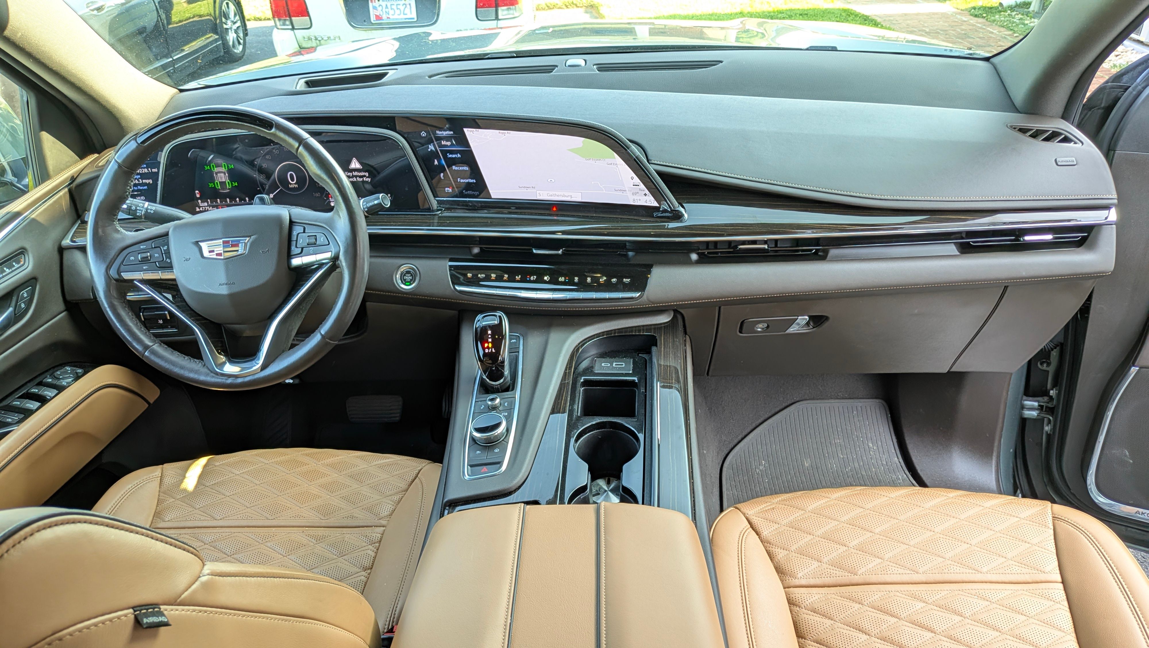Used 2023 Cadillac Escalade ESV Premium Luxury w/ Performance Package AWD/4WD image 10