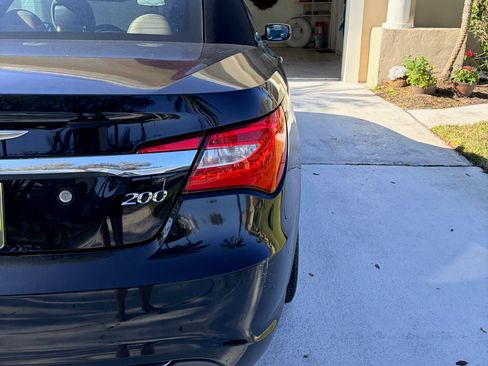 Used 2012 Chrysler 200 Touring image 9