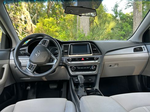 Used 2018 Hyundai Sonata SE w/ Cargo Package FWD image 12
