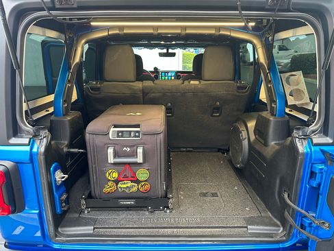 Used 2021 Jeep Wrangler Unlimited Rubicon w/ Xtreme Recon 35" Tire Package image 13