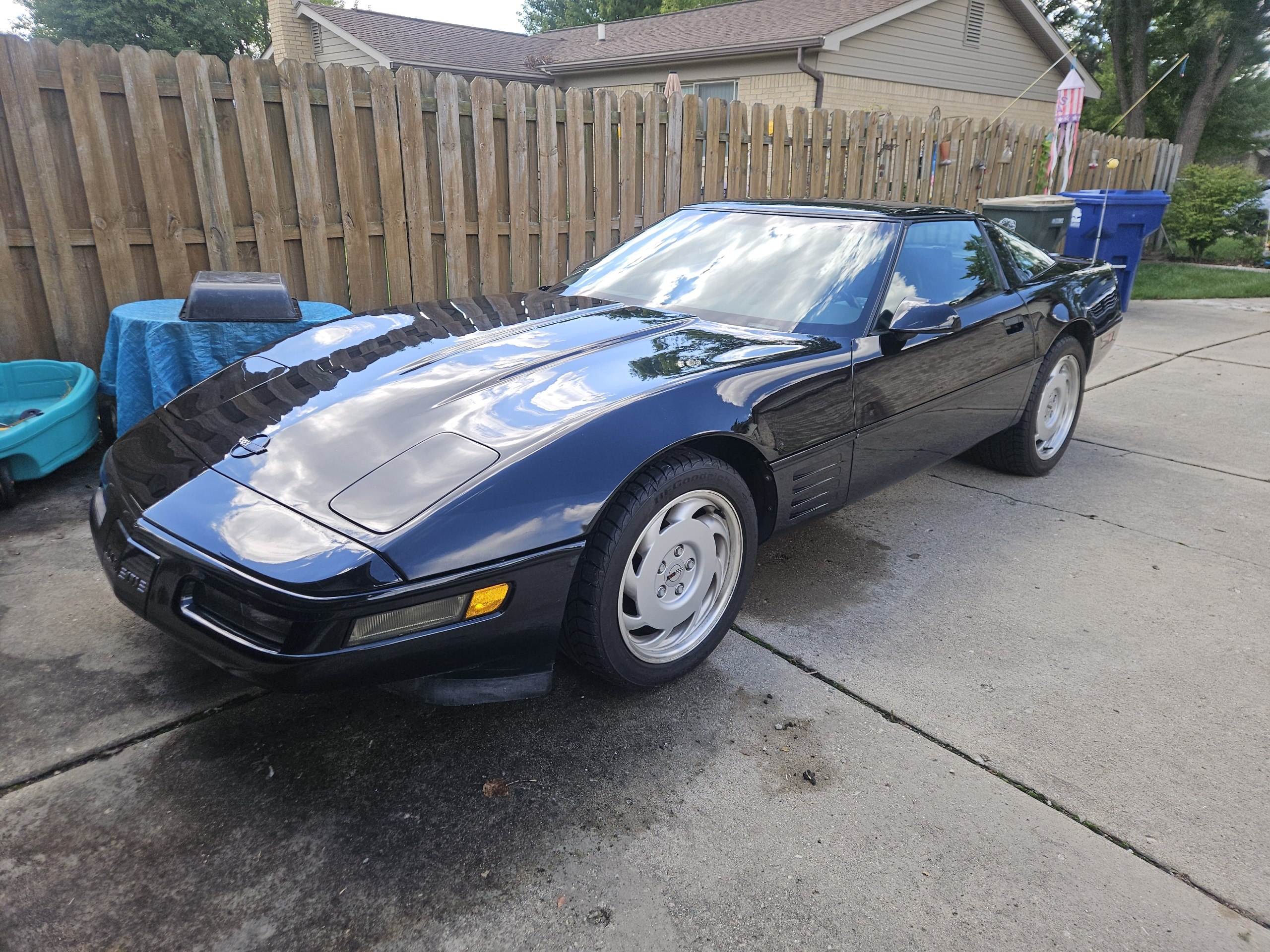 Used 1992 Chevrolet Corvette Coupe RWD image 1