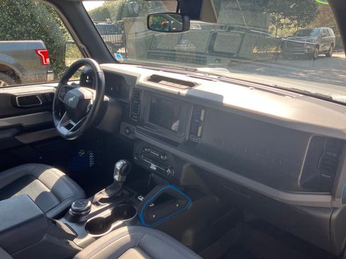 Used 2023 Ford Bronco Black Diamond image 9