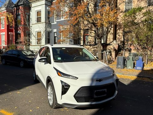 Used 2023 Chevrolet Bolt EUV LT image 2