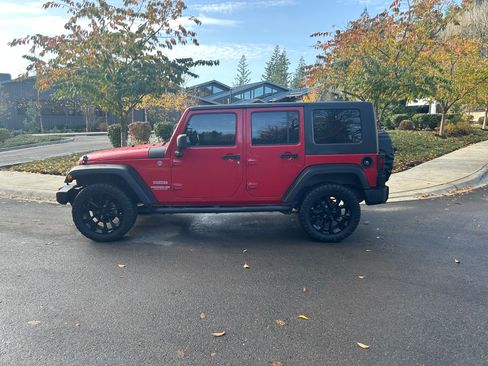 Used 2010 Jeep Wrangler Unlimited Sport image 6