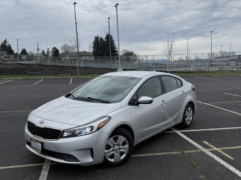 Used 2017 Kia Forte LX image 1