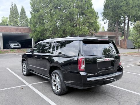 Used 2017 GMC Yukon XL Denali w/ Open Road Package AWD/4WD image 10
