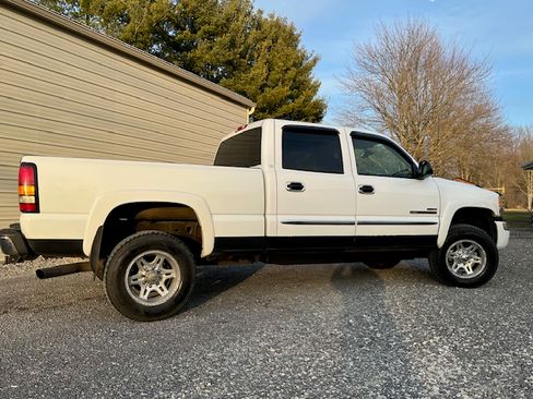 Used 2004 GMC Sierra 2500 SLE w/ Heavy-Duty Power Package image 4