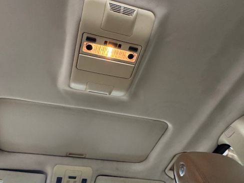 Used 2010 Land Rover Range Rover HSE LUX image 15