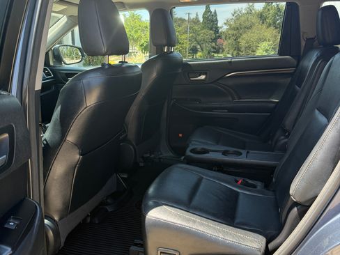 Used 2014 Toyota Highlander Limited AWD/4WD image 24