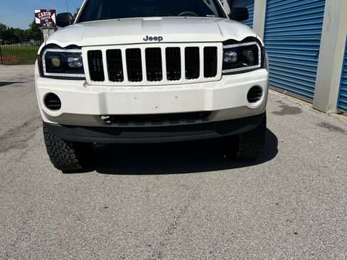 Used 2007 Jeep Grand Cherokee Laredo AWD/4WD image 1
