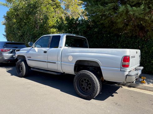 Used 2002 Dodge Ram 2500 Truck 4x4 Quad Cab image 2