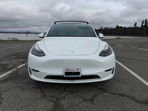 Used 2023 Tesla Model Y Performance image 2