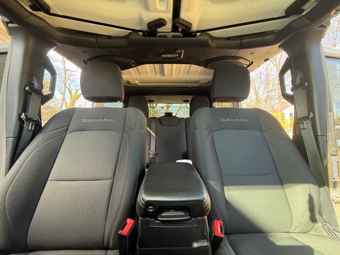 Used 2019 Jeep Wrangler Unlimited Sahara image 18