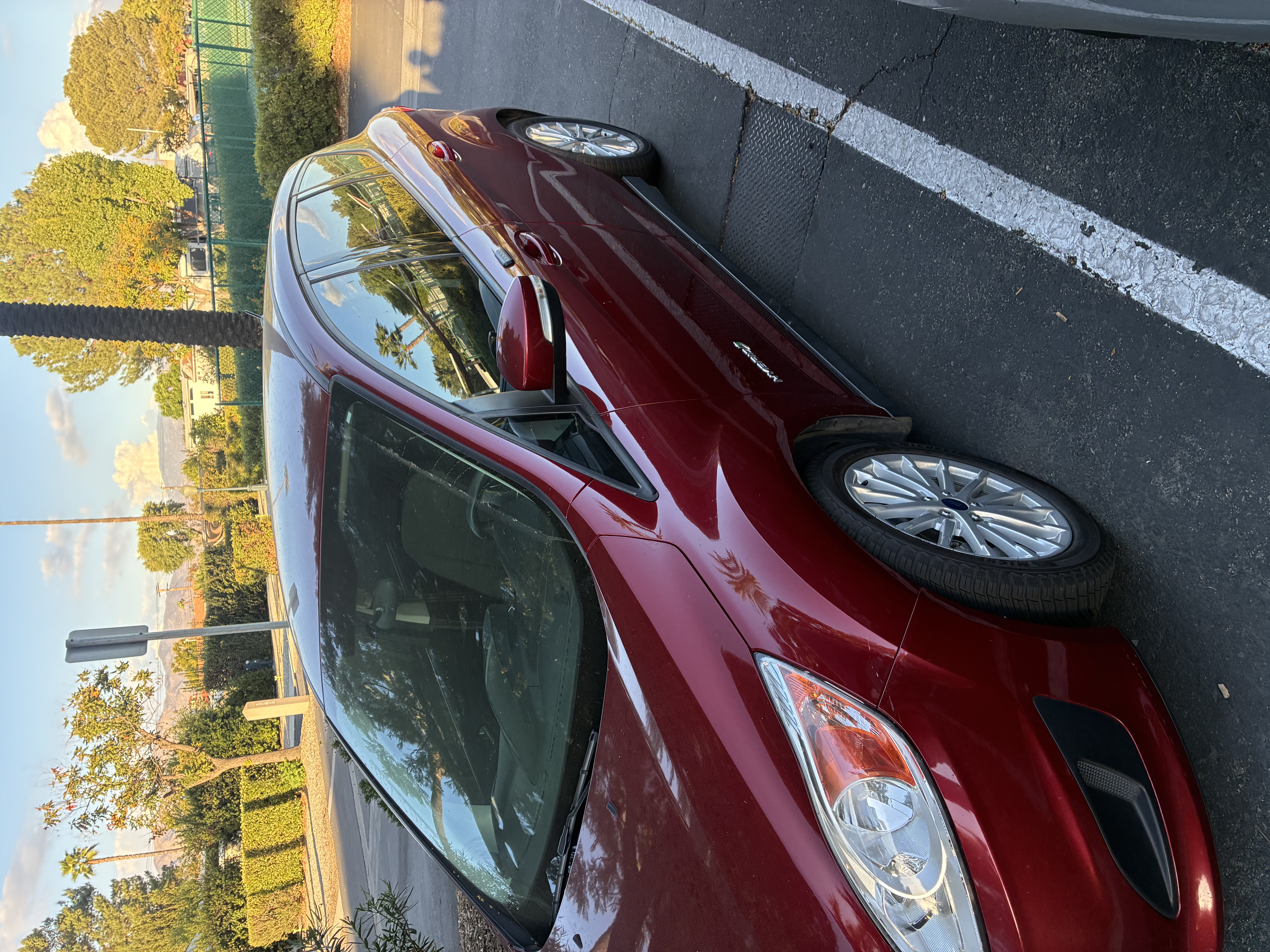 Used 2016 Ford C-MAX SE w/ Equipment Group 202A FWD image 2