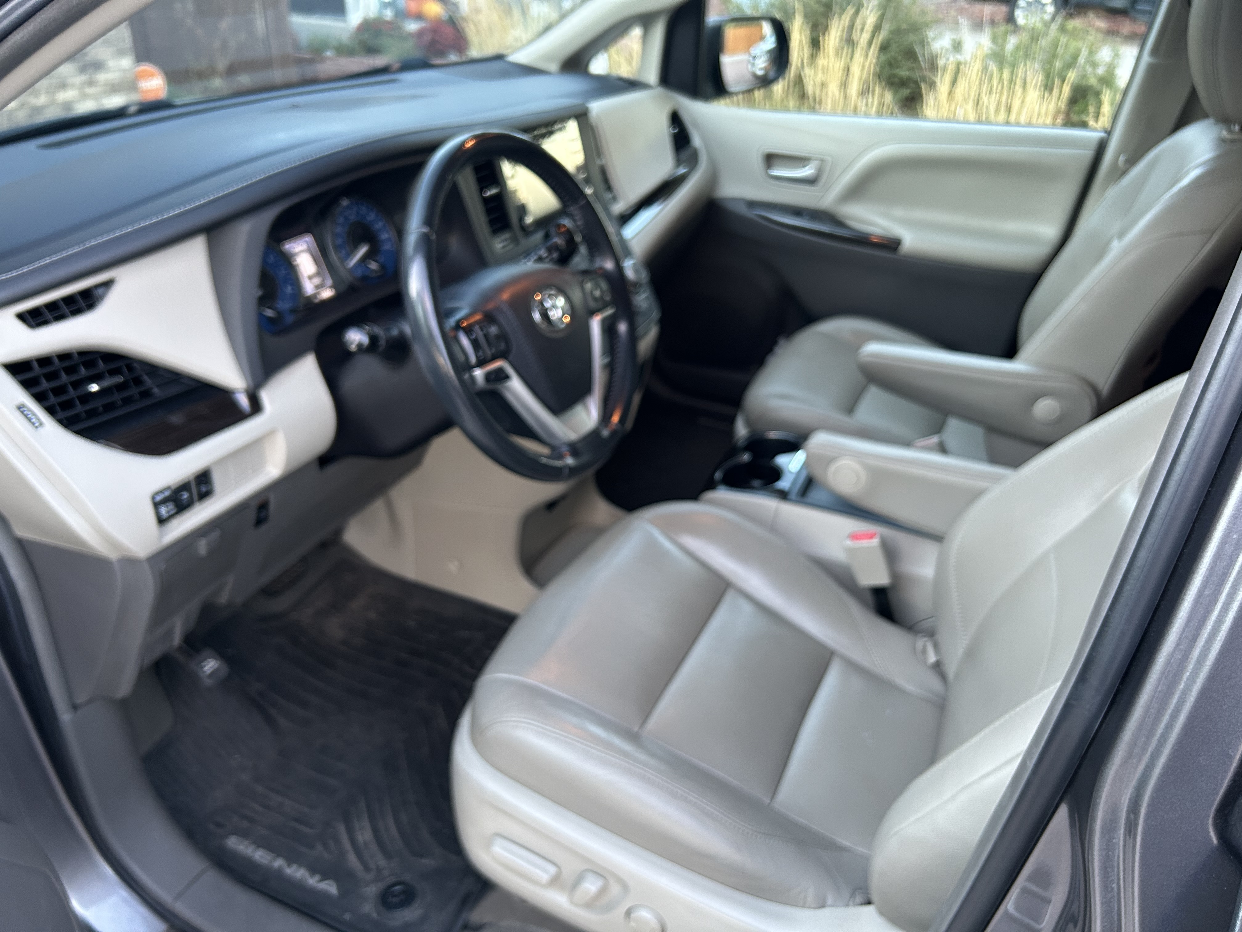 Used 2019 Toyota Sienna XLE Premium AWD/4WD image 14