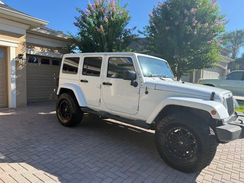 Used 2012 Jeep Wrangler Unlimited Sahara w/ Connectivity Group AWD/4WD image 19
