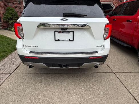 Used 2022 Ford Explorer Limited w/ Equipment Group 301A AWD/4WD image 6