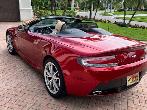 Used 2015 Aston Martin V8 Vantage Roadster RWD image 6