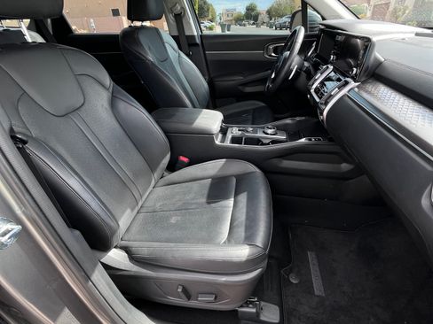 Used 2023 Kia Sorento EX image 21