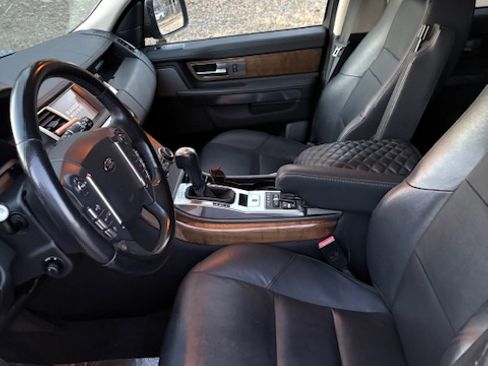 Used 2013 Land Rover Range Rover Sport HSE image 8