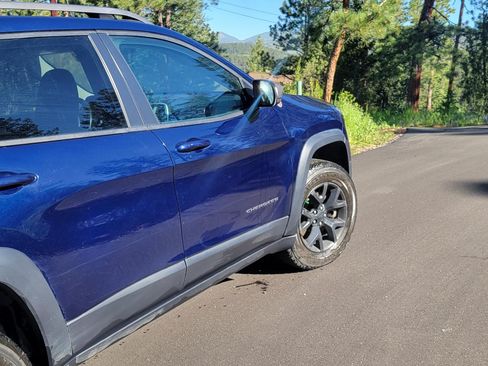 Used 2016 Jeep Cherokee Trailhawk w/ Comfort/Convenience Group image 6