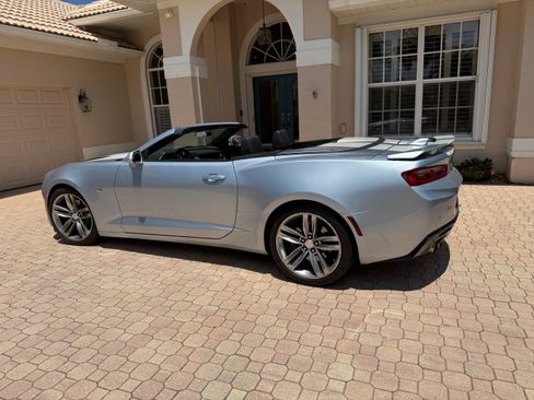 Used 2018 Chevrolet Camaro SS RWD image 5