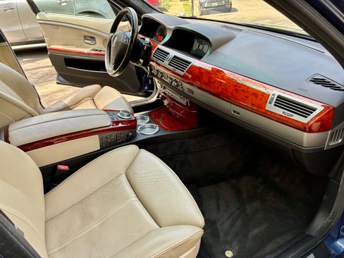 Used 2007 BMW 750i RWD image 11
