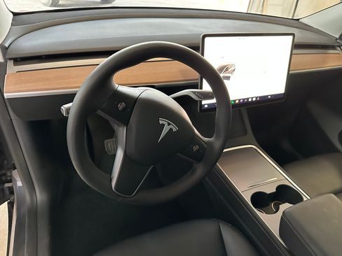 Used 2023 Tesla Model Y Long Range AWD/4WD image 9