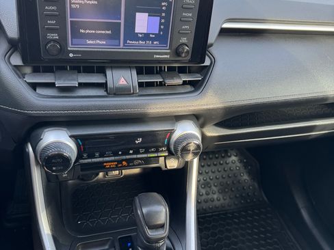 Used 2021 Toyota RAV4 XLE image 16