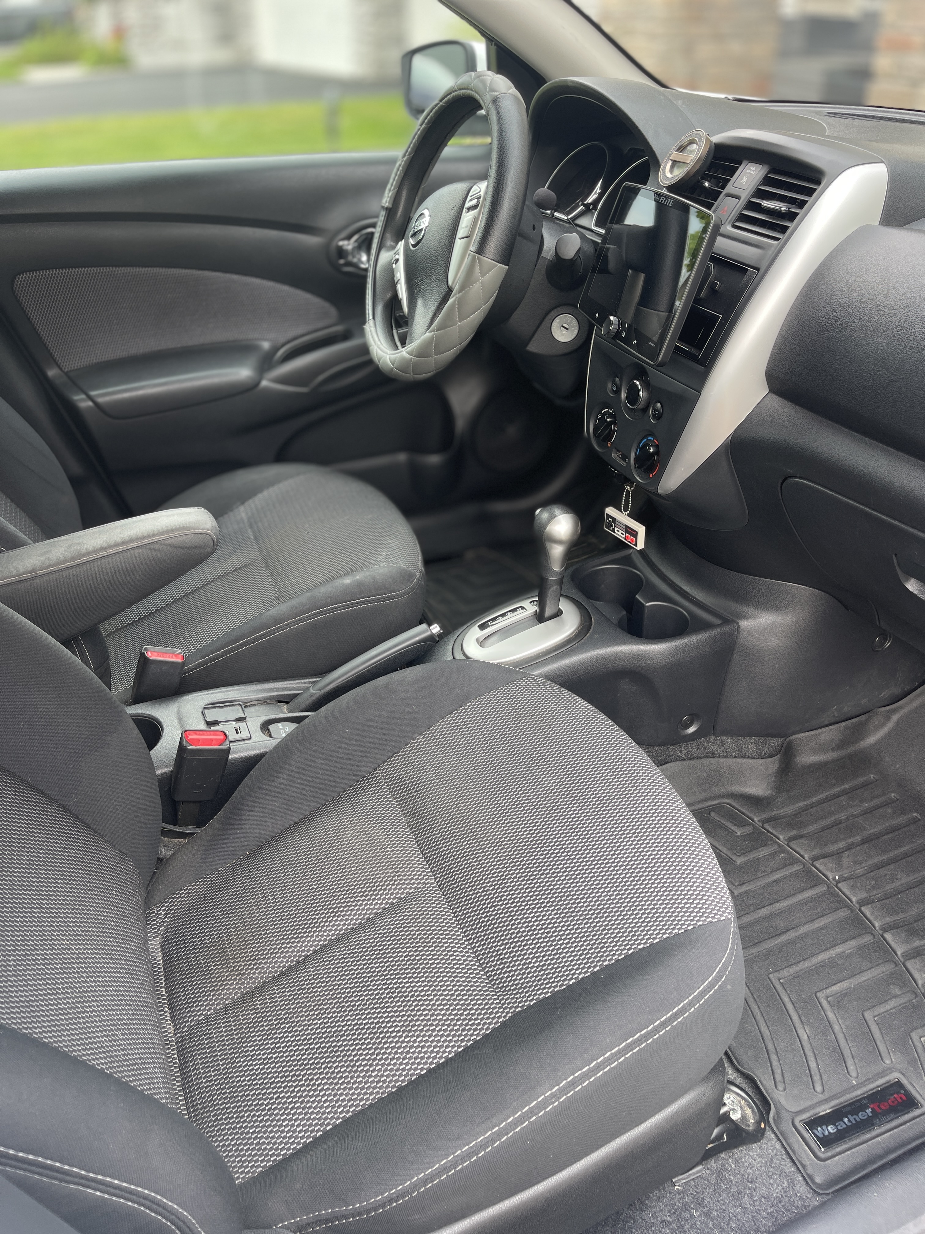 Used 2015 Nissan Versa SV FWD image 13