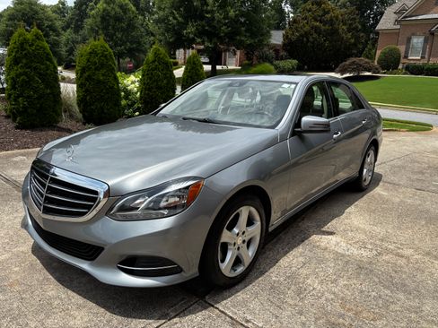 Used 2014 Mercedes-Benz E 350 Sedan image 2
