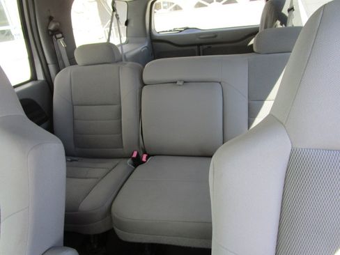 Used 2005 Ford Excursion XLT image 9