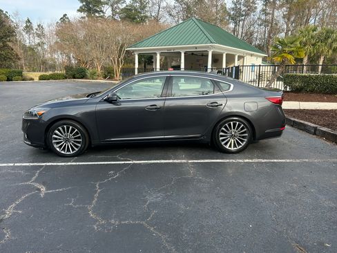 Used 2017 Kia Cadenza Premium w/ Luxury Package image 4