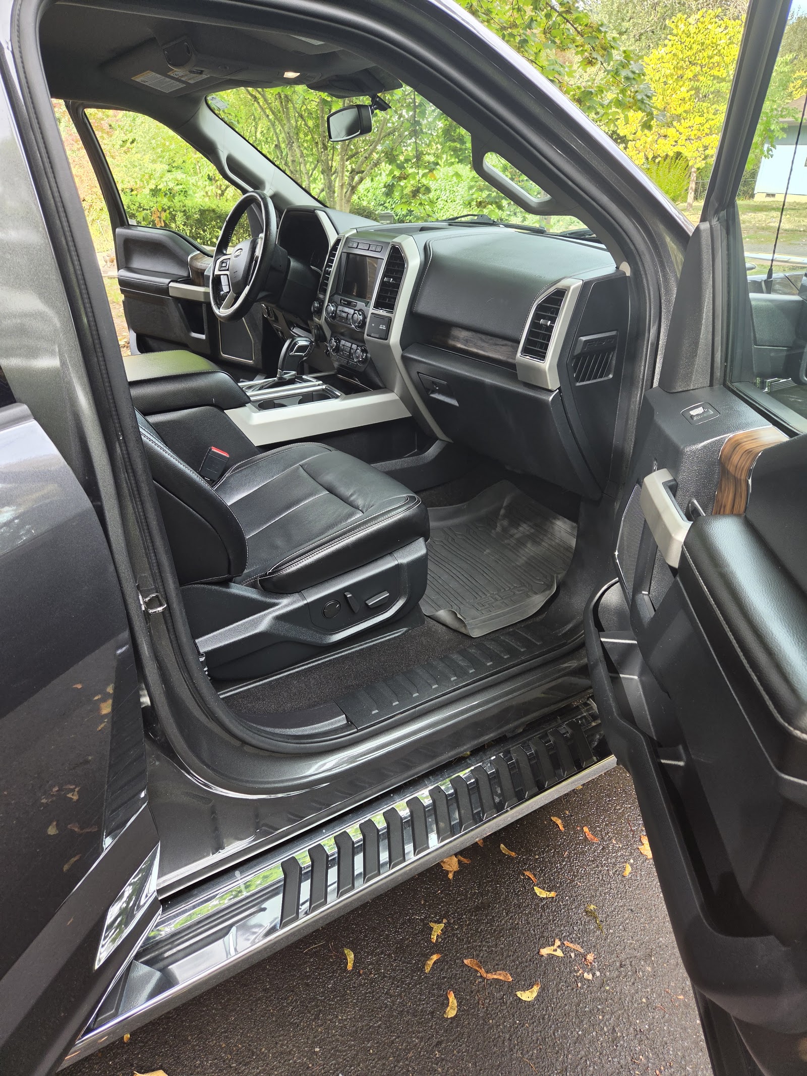 Used 2020 Ford F150 Lariat w/ Equipment Group 501A Mid AWD/4WD image 9