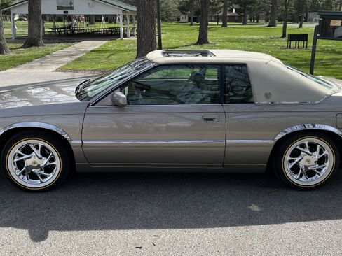 Used 2002 Cadillac Eldorado ESC w/ Preffered Equipment Group FWD image 1