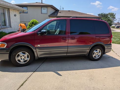 Used 2004 Pontiac Montana w/ Climate Package image 4
