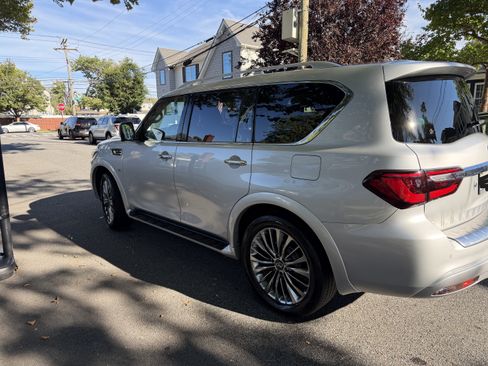 Used 2018 INFINITI QX80 4WD w/ Driver Assistance Package image 5
