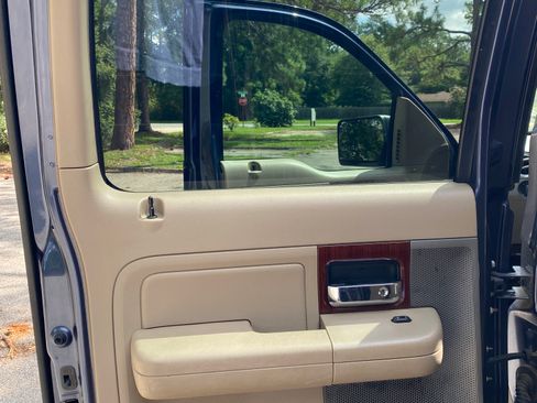 Used 2005 Ford F150 Lariat AWD/4WD image 11