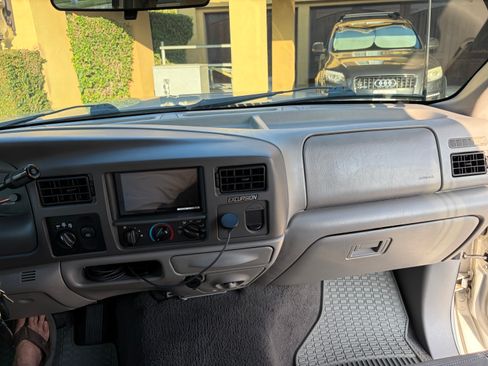 Used 2001 Ford Excursion XLT image 19