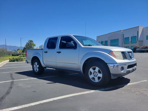 Used 2007 Nissan Frontier SE w/ SE Value Truck Pkg image 2